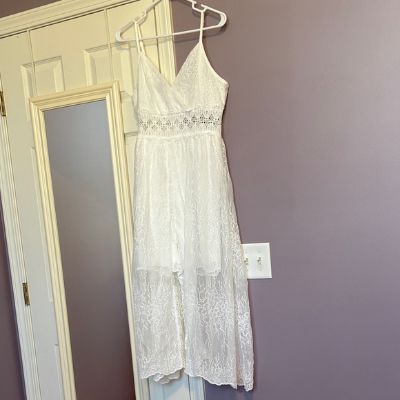 Elegant White Lace Romper - Picture 1 of 2